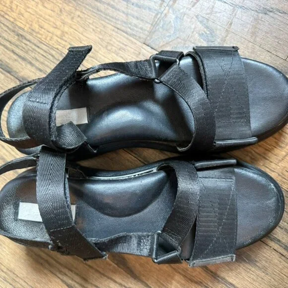 Black Platform Sandals - Picture 4 of 6